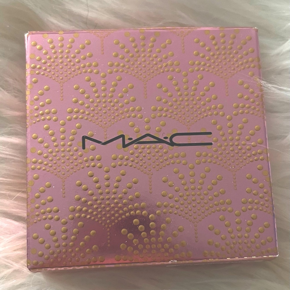 MAC MAC EXTRA DIMENSION SKINFINISH Wrapped in Gold